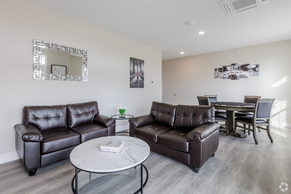 Amenities - Community Lounge